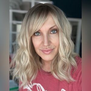 Soft Warm Blonde 16” Bob Wavy/Curly Rooted Wig (34)